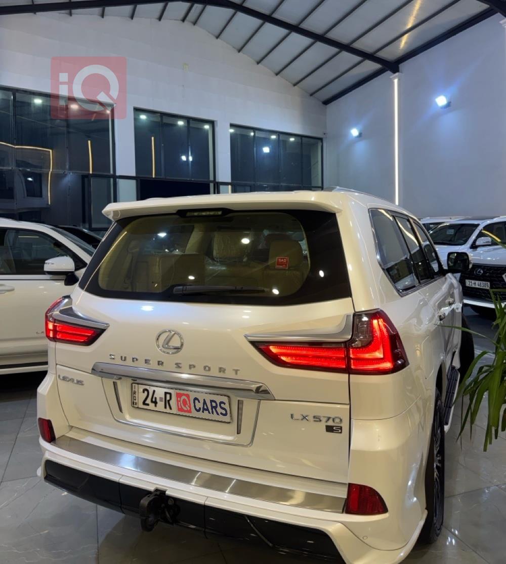 Lexus LX